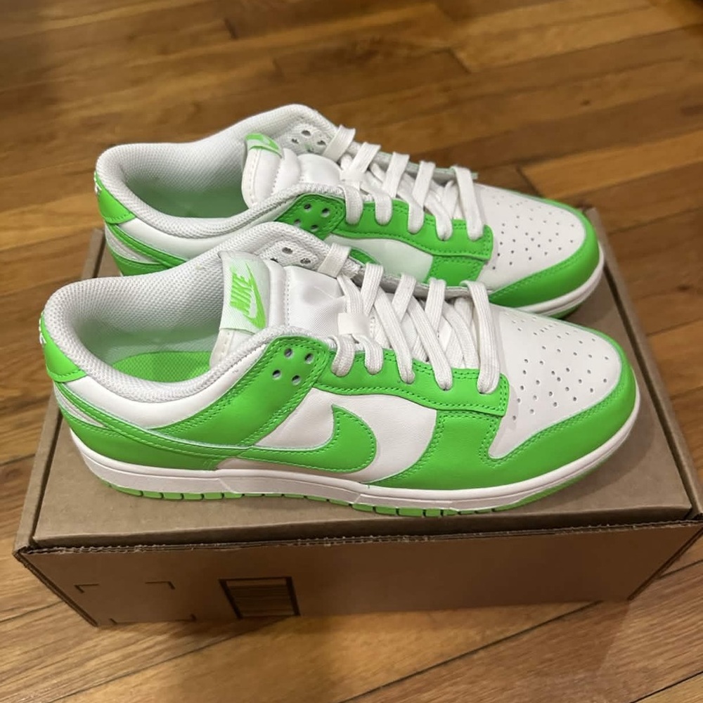 *New with defects* Nike Dunk Low Women White Green (HV0842-133) Size 9.5W